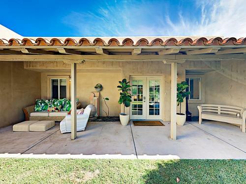 New Listing! Stunning Movie Colony With Private Pool Home