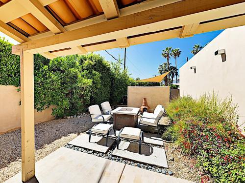 New Listing! Stunning Movie Colony With Private Pool Home