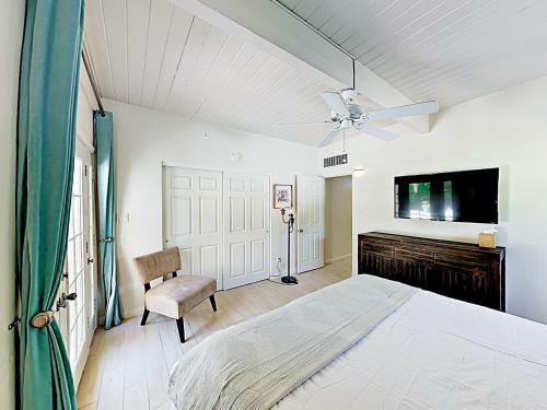 New Listing! Stunning Movie Colony With Private Pool Home