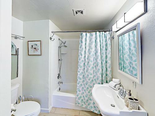 New Listing! Stunning Movie Colony With Private Pool Home
