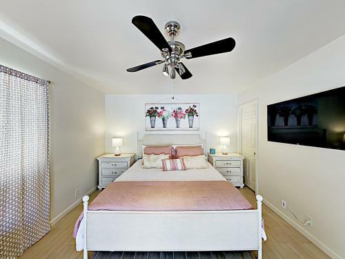 New Listing! Stunning Movie Colony With Private Pool Home