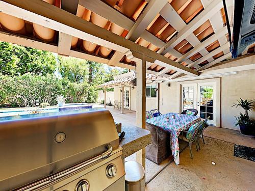 New Listing! Stunning Movie Colony With Private Pool Home