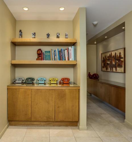 Mid Modern Marvel