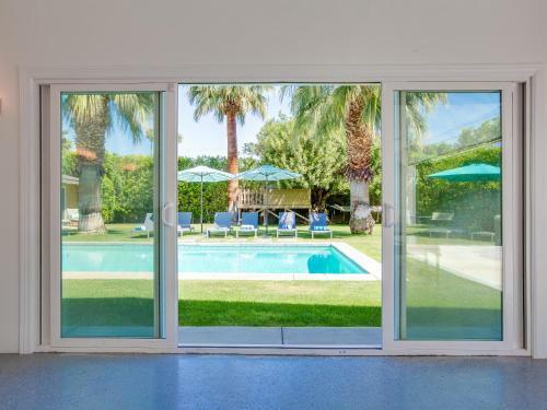Modern Pura Vida By Oranj Palm