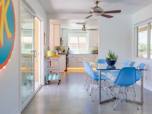 Modern Pura Vida By Oranj Palm