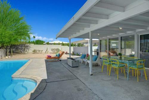Rubys Retreat By Oranj Palm