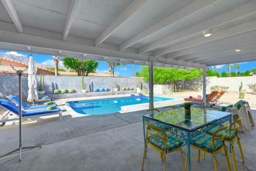Rubys Retreat By Oranj Palm