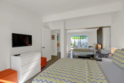 Rubys Retreat By Oranj Palm