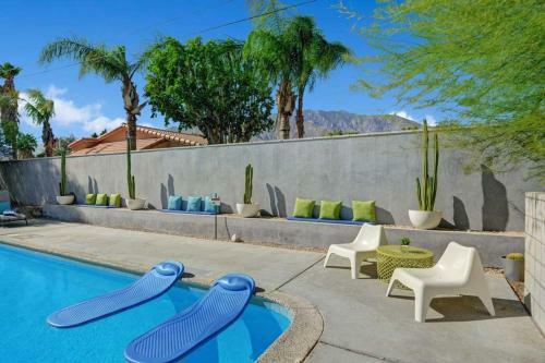 Rubys Retreat By Oranj Palm