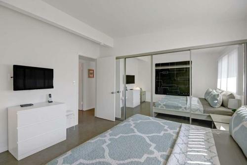 Rubys Retreat By Oranj Palm