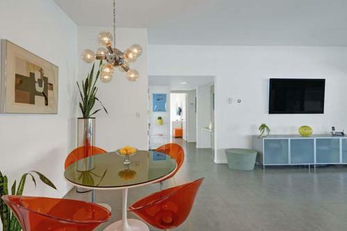 Rubys Retreat By Oranj Palm