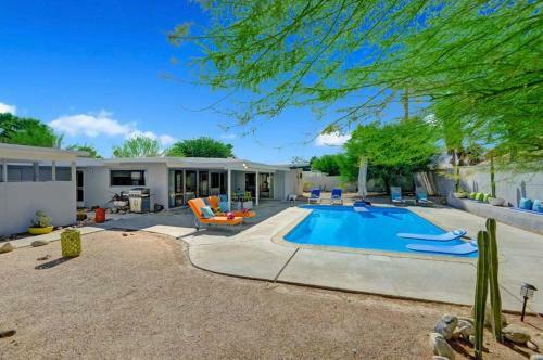Rubys Retreat By Oranj Palm