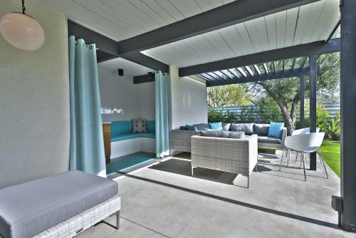 The Aqua House By Oranj Palm