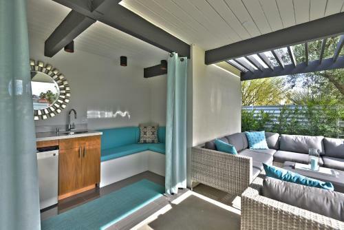 The Aqua House By Oranj Palm