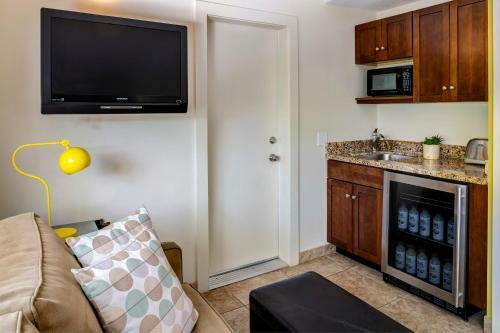 Avance Hotel