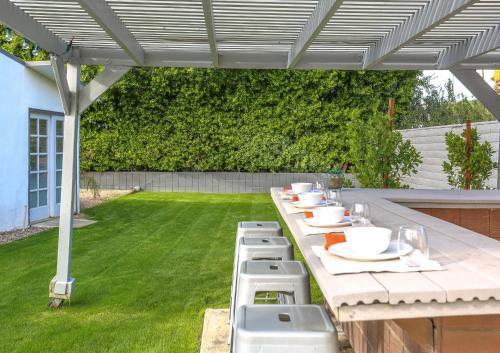 Palm Springs Pool Bungalow