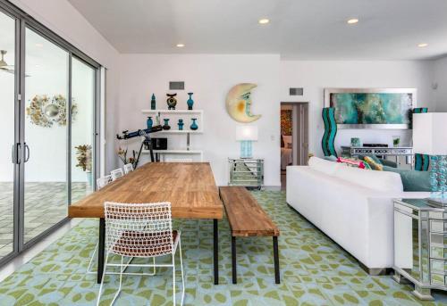 Palm Springs Timeless Beauty