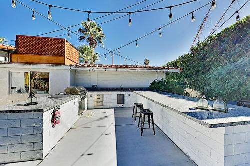 Tahquitz Getaway - Private Pool & Outdoor Kitchen Home