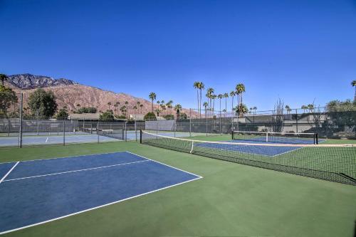 Modern Palm Springs Townhome - Steps To Pool!