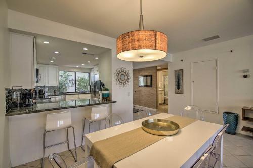 Modern Palm Springs Townhome - Steps To Pool!