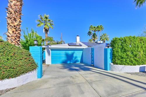 Luxe Palm Springs Oasis With Backyard Lounge
