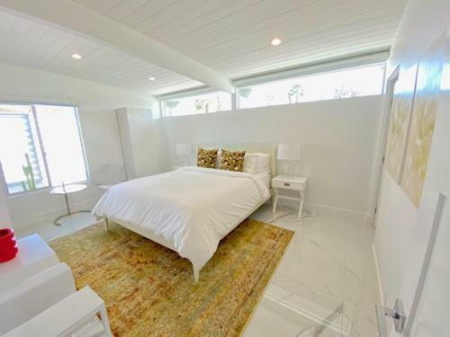 Ultra-luxury Mid-century Alexander, 3 Bed/ 3 Bath