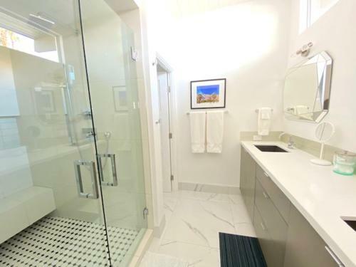 Ultra-luxury Mid-century Alexander, 3 Bed/ 3 Bath