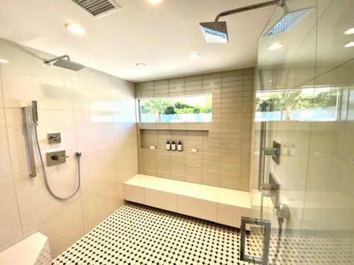 Ultra-luxury Mid-century Alexander, 3 Bed/ 3 Bath