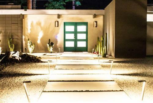 Ultra-luxury Mid-century Alexander, 3 Bed/ 3 Bath