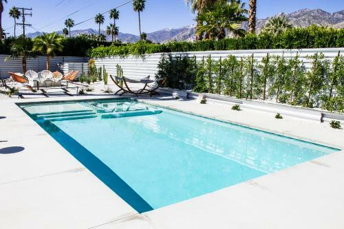 Ultra-luxury Mid-century Alexander, 3 Bed/ 3 Bath