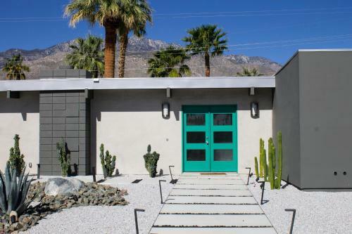Ultra-luxury Mid-century Alexander, 3 Bed/ 3 Bath