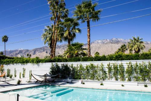 Ultra-luxury Mid-century Alexander, 3 Bed/ 3 Bath