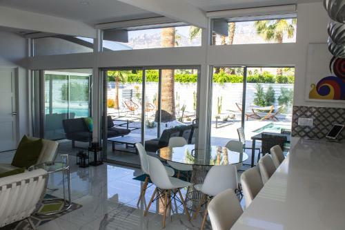 Ultra-luxury Mid-century Alexander, 3 Bed/ 3 Bath