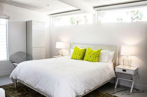 Ultra-luxury Mid-century Alexander, 3 Bed/ 3 Bath
