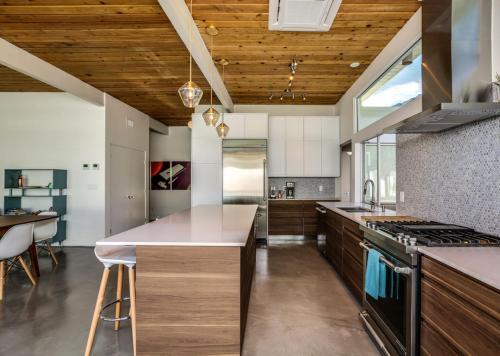 Palm Springs Regal Contemporary