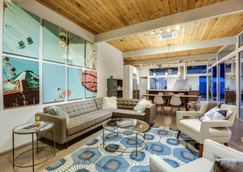 Palm Springs Regal Contemporary