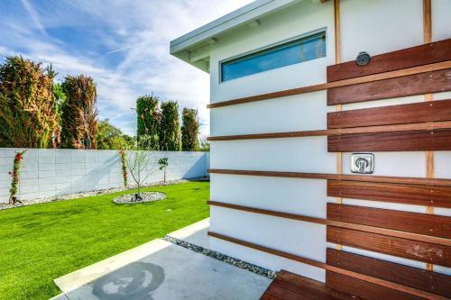 Palm Springs Regal Contemporary