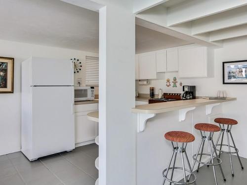 The Arrow Of Twin Palms - Midcentury Alexander
