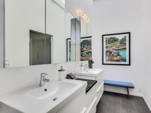 The Arrow Of Twin Palms - Midcentury Alexander