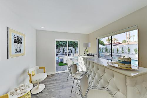 Mid-century Modern Retreat - Private Pool Oasis Home