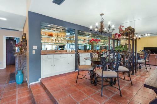 Los Pueblos Serene - Golf Condo By Oranj Palm
