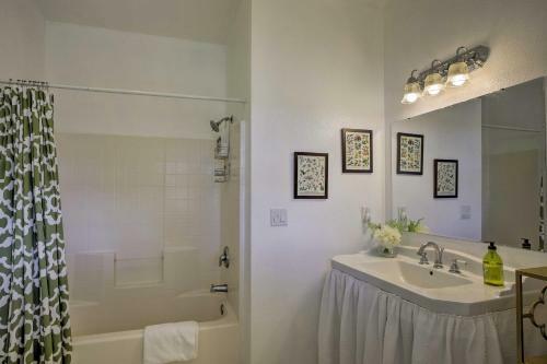 Paso Robles Cottage With Patio Overlooking Vineyards!