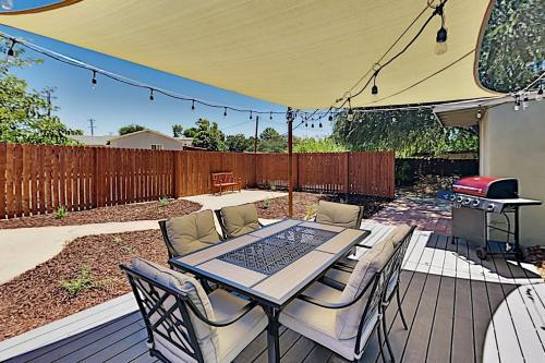 New Listing! Updated Home With Big Yard, Near Town Home