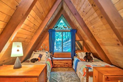 Charming A-frame Cabin About 4 Mi To Jenkinson Lake!