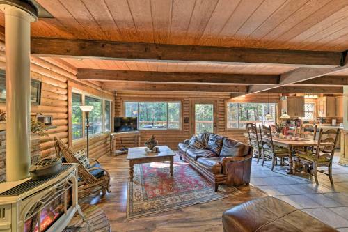 Amber Cabin With Hot Tub, Near Top Vineyards!