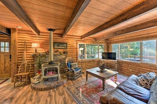 Amber Cabin With Hot Tub, Near Top Vineyards!