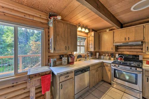 Amber Cabin With Hot Tub, Near Top Vineyards!
