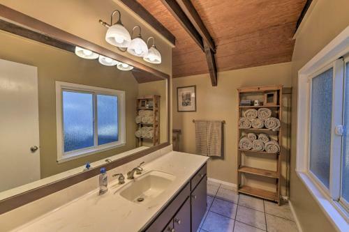 Amber Cabin With Hot Tub, Near Top Vineyards!