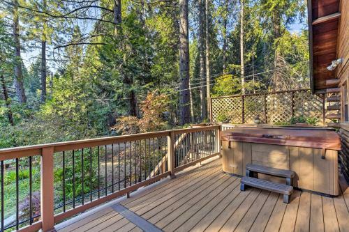 Amber Cabin With Hot Tub, Near Top Vineyards!