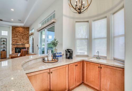 Mira Vista Lakefront Golf Villa